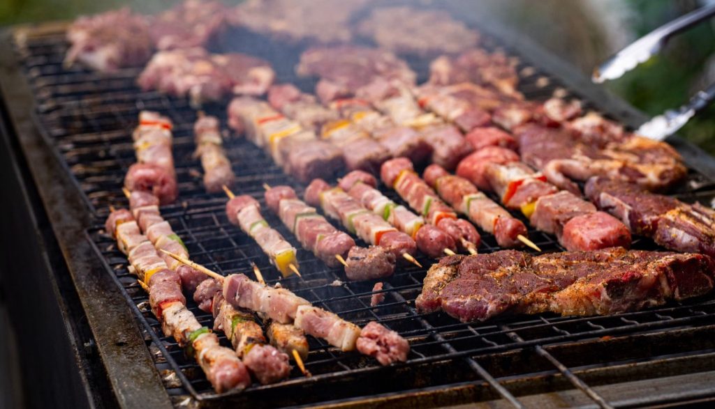 Avis comparatif barbecues Weber : gaz vs charbon